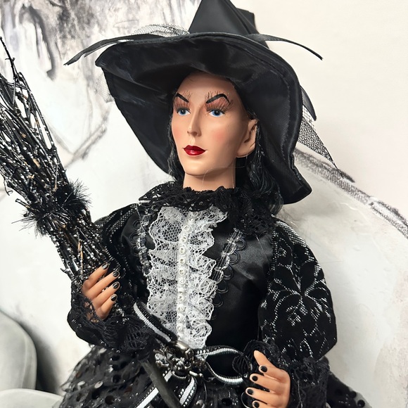 Halloween glam witch - Picture 1 of 5